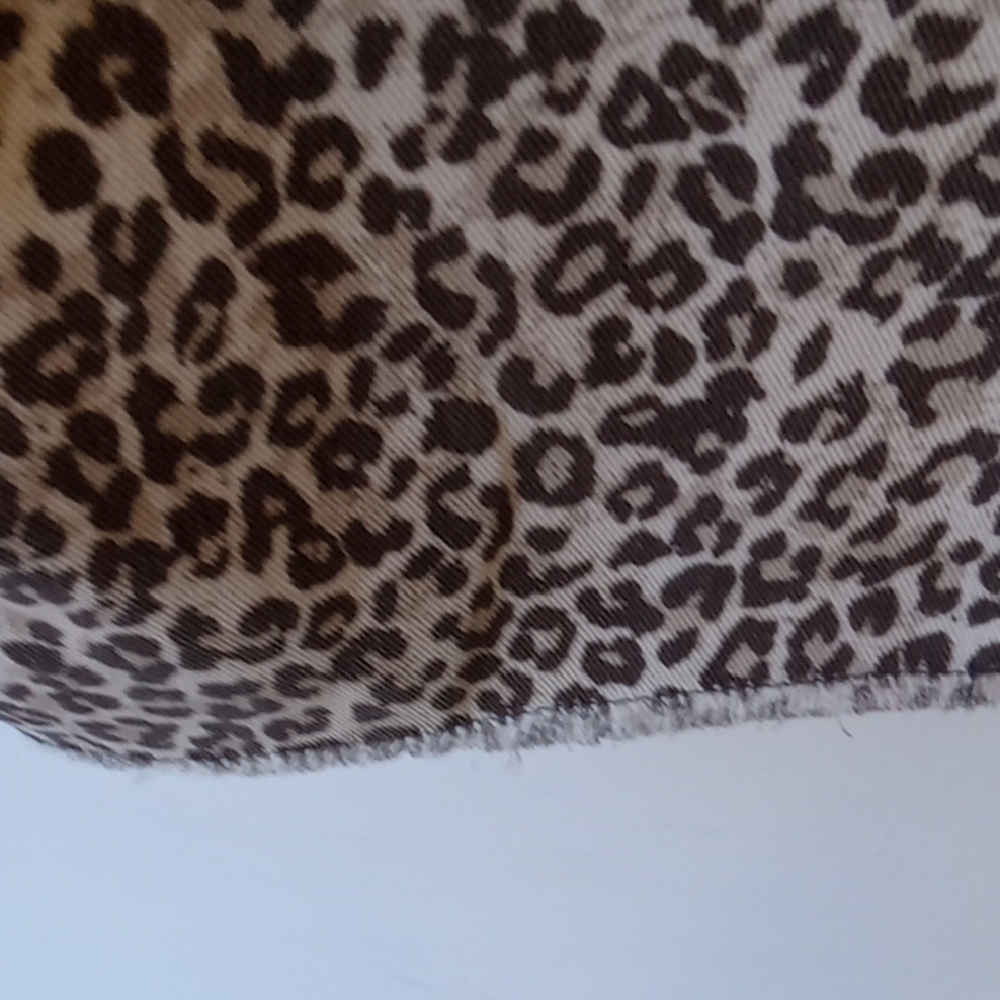Cheetah Print Wide-Leg Jeans - Picture 5 of 6